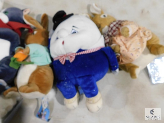 Lot of New and Vintage Stuffed Animals & Santa