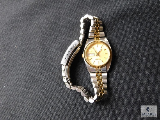 Seiko Ladies Wrist Watch silver and gold tone