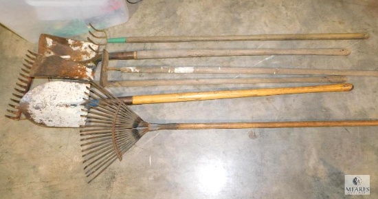 Lot Yard Tools Shovels, Rake, Gravel Rake, Hoe, & Cultivator Rake