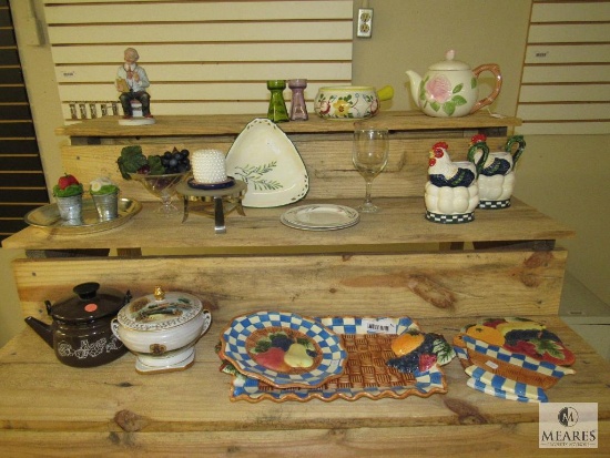Large lot of decorative items
