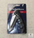 New Smith & Wesson Extreme Ops Folder w/ Belt Clip