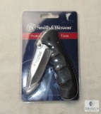 New Smith & Wesson Folder Knife with Belt Clip