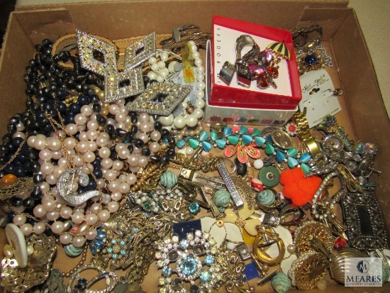 Large lot Costume Jewelry Necklaces, Pins, Bracelets, etc