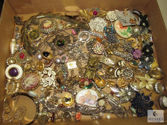 Large lot Costume Jewelry Necklaces, Pins, Bracelets, etc