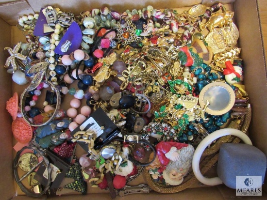 Large lot Costume Jewelry Necklaces, Pins, Bracelets, etc