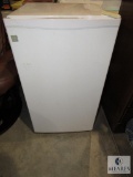 GE Small Electric Refrigerator Dorm Room / Camper Size