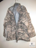 Cold Weather Digital Camouflage Parka Coat Sz Medium Regular