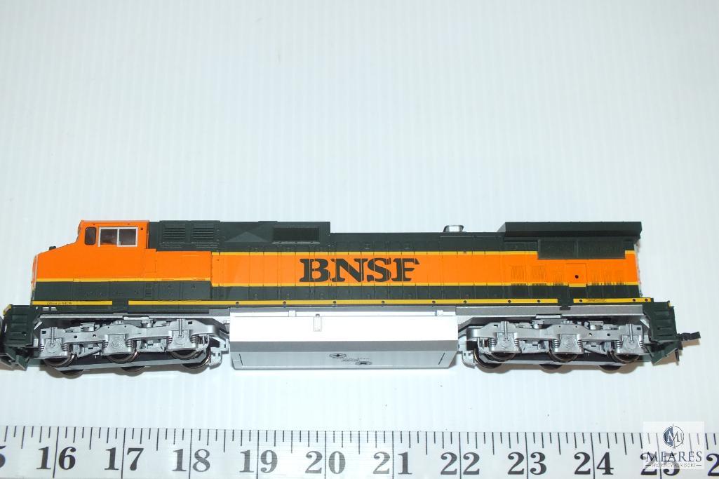 鉄道模型 KATO GE C44-9W DASH9 37-1902 BNSF #1005 Kato 37-1902 GE C44-9W HO Scale Dash 9 BNSF Locomotive W/ Original