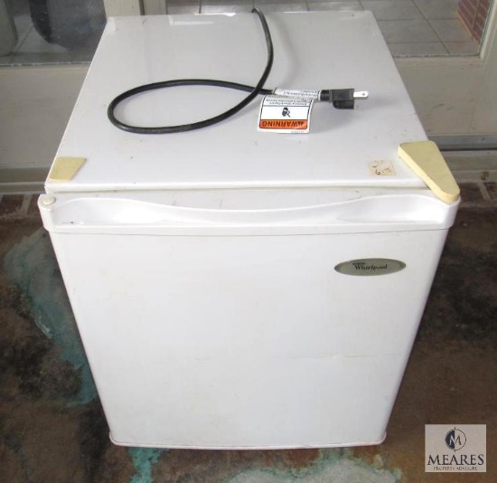 Whirlpool Small Dorm / Camper Size Refrigerator Works!