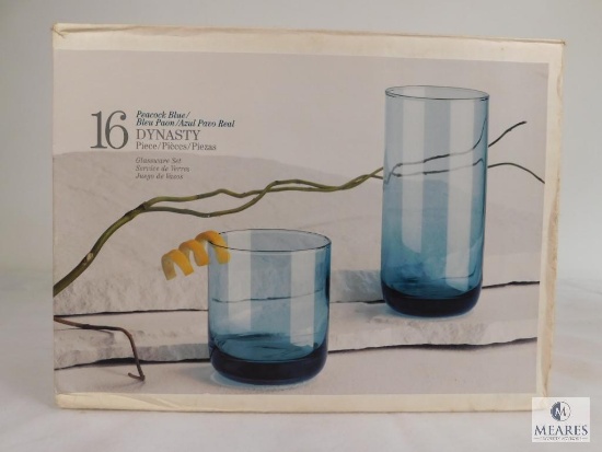 New in box - Fundamentals 16-piece glass set