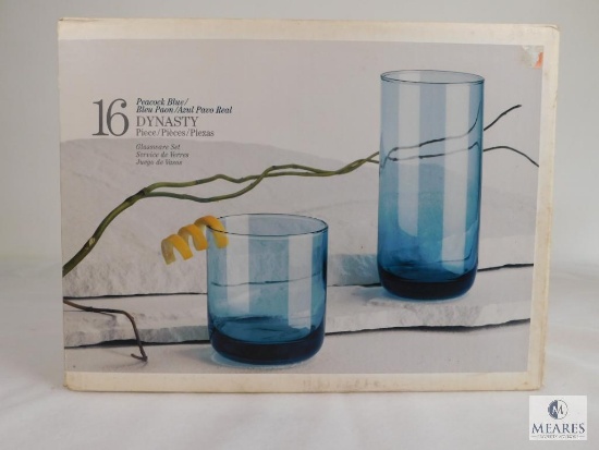 New in box - Fundamentals 16-piece glass set