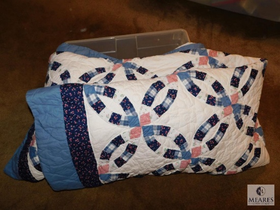 Full/Queen Hand Quilted Blanket/Quilt with Tote