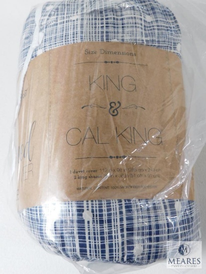 New Casual Comfort Patterned Duvet Cover 3 piece Set Navy & Ivory King & Cal King Size