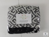 New Azalea Skye Twin Duvet Cover & Pillow Sham Set in Black & White Pattern