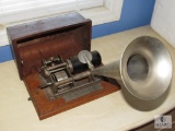 Columbia Phonograph Graphophone Antique Music Maker with Lid