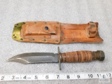 Vintage US pilots combat fixed blade knife with leather sheath