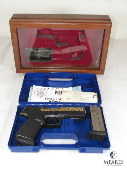 New Smith & Wesson Sigma .40 S&W USA Second Amendment Collector's Pistol with Display