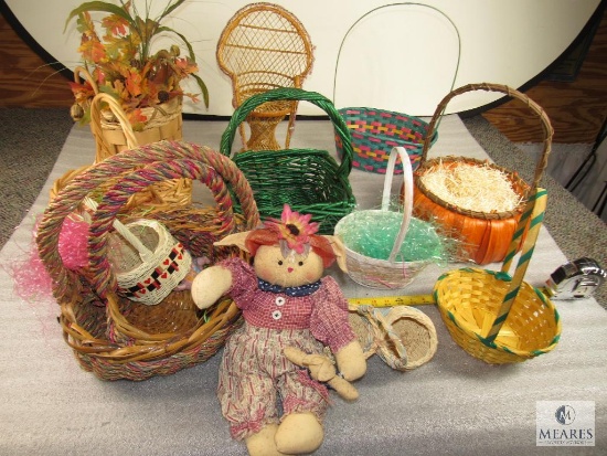 Large Lot assorted Baskets - Flower, Decoration, and Holiday