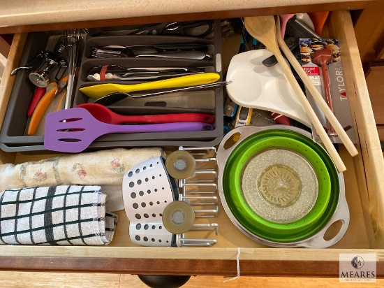 Contents of Kitchen Drawer