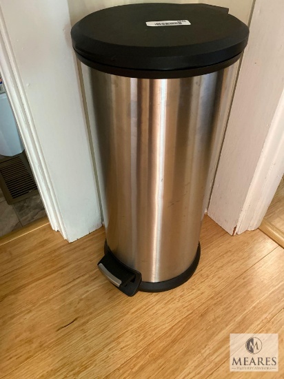 Stainless Foot-Pedal Trashcan (kitchen-size)
