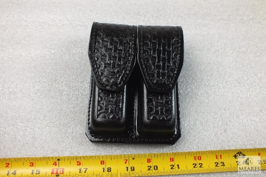 New Hunter leather double magazine pouch fits Beretta 92, Glock, Ruger P95 and similar. Can be worn