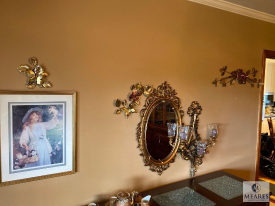 Wall Decorative Lot in Dining Room
