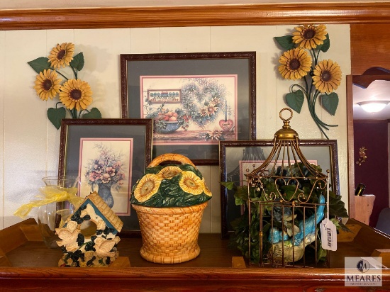 Decorative Lot in Kitchen