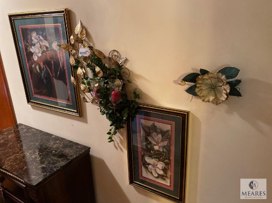 Wall Decorative Lot in Hallway