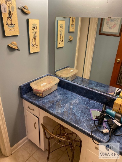 Decorative Items in Bathroom