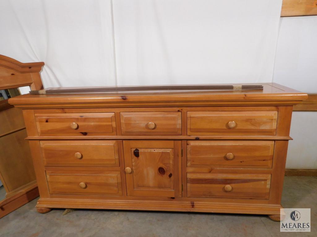 Broyhill pine sale dresser
