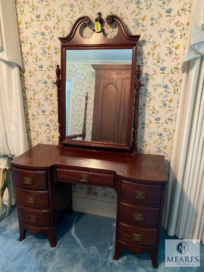 Mahogany dresser with adjustable mirror