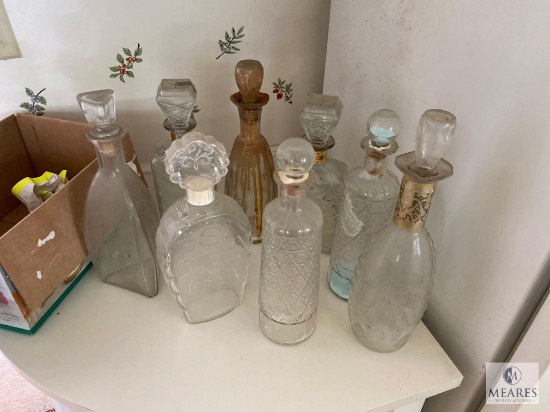 Mixed lot of decanters