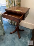 Duncan-Phyfe side table with one drawer