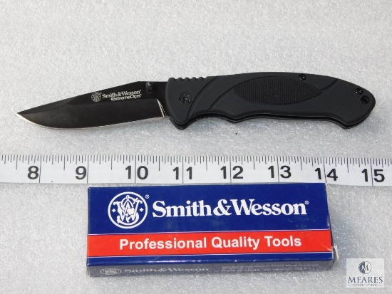 New Smith & Wesson SWA25 Black Folder Knife with Quick Assist & belt clip