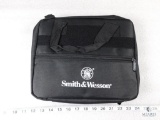 New Smith and Wesson 2 pistol range bag with carry strap