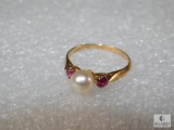 14k Ruby & Pearl Yellow Gold Ring Cultured Pearl with 2 small Rubies Size 6 approx 1.9 grams