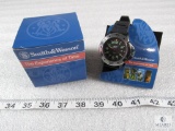 New Smith & Wesson M&P Mens Officer 50m Wrist Watch