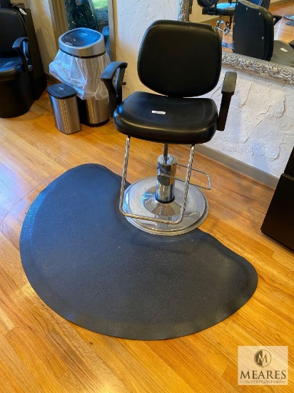 Hydraulic Salon/Barber Chair with Half Circle Anti-Fatigue Mat