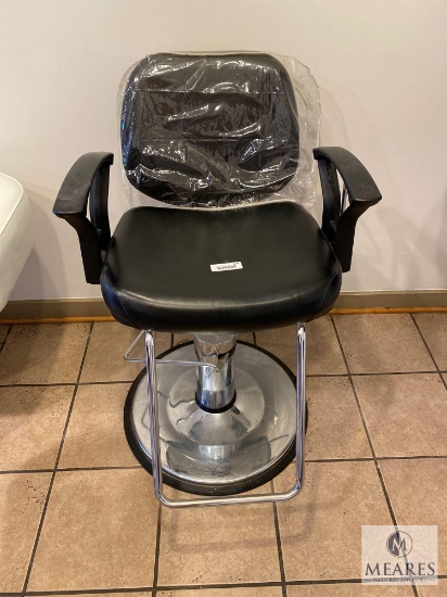 Reclining, Hydraulic Salon/Barber Chair