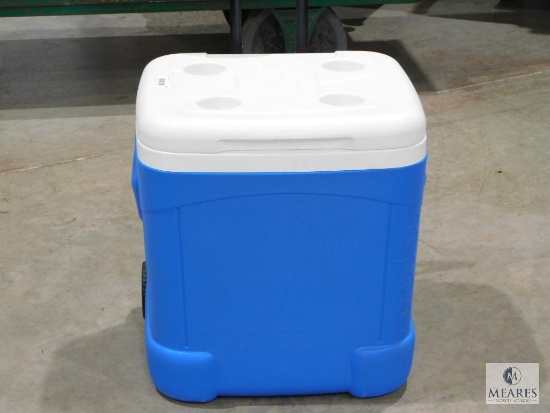 Igloo Ice Cube Cooler with Wheels