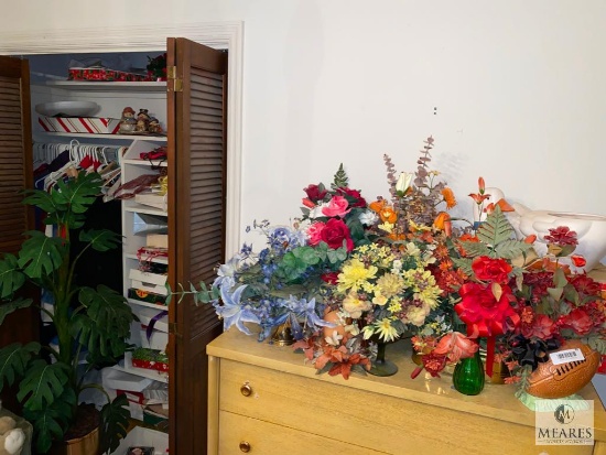Large Lot of Decorative Floral Items and Contents of the Bedroom Closets