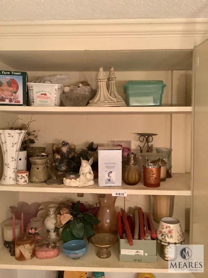 Contents of the Upper Bathroom Cabinet
