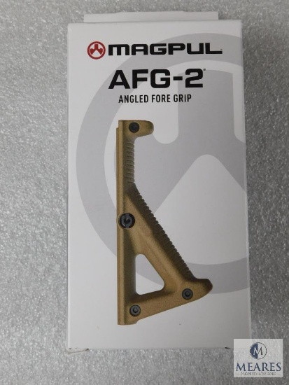 New Magpul Angled Fore Grip FDE Mounts to Picatinny Rail