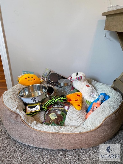 Pet basket - Plush Dog Bed; Assorted Toys; Pet Shampoo; Leash; Dog Bowl