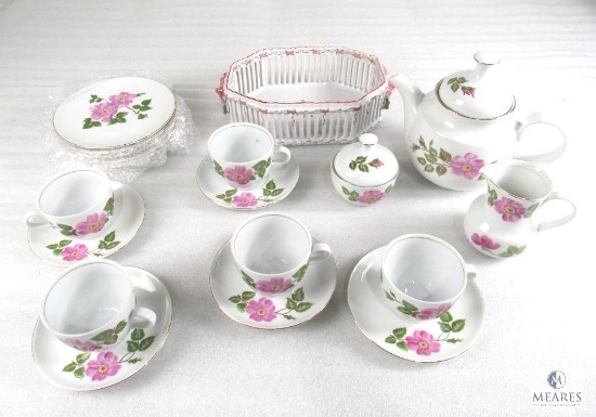 20 Piece Vintage Kahla Floral Tea Set and Floral Centerpiece Dish