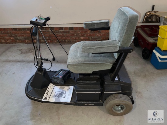 Pace Saver Battery-operated Wheelchair with Trickle Charger