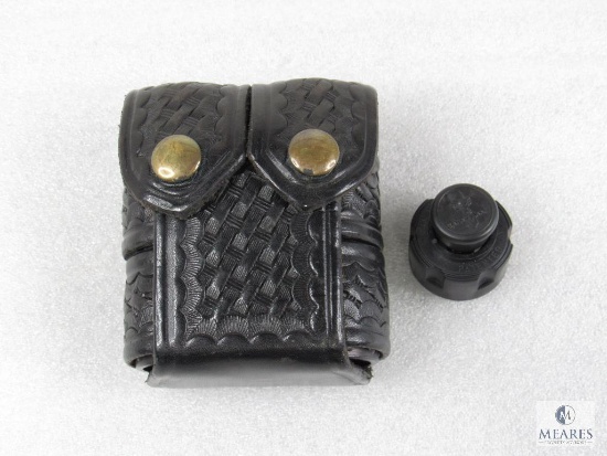 Safariland Leather Speedloader Holster with Speedloaders.