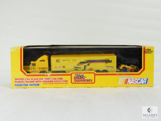 Racing Champions 1:64 Scale Sterling Marlin Racing Cab & Trailer and Racecar