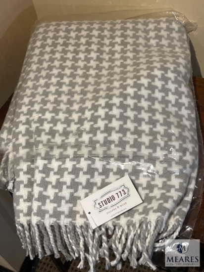 Studio 773 London Throw Blanket Charing Cross 55" x 70"