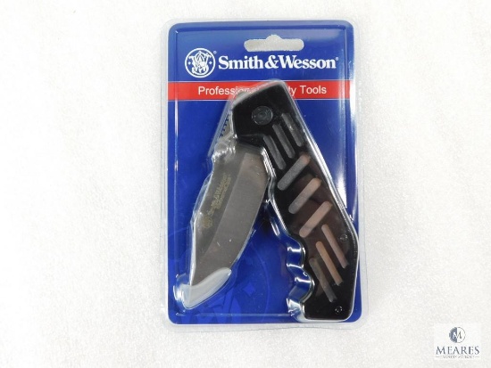 New Smith and Wesson Extreme OPS Tactical Folder with Belt Clip Carry